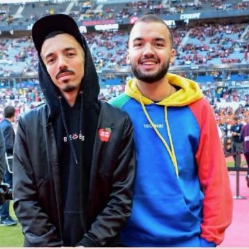 Le sweatshirrt à capuche 'rêves noir' porté par Florian aka Bigflo sur le compte Instagram de @bigfloetoli_fanvisionnaire 