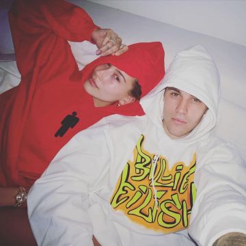 The sweatshirt Billie Eilish Hailey Baldwin on the account Instagram of @justin bieber