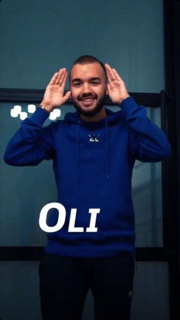 Le sweatshirt à capuche à logo vision bleu porté par Oli sur le compte Instagram de @bigfloetolifan53 