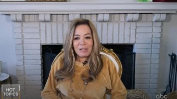 Suzie kondi Gold Stretch cot­ton-blend velour sweat­shirt worn by Sunny Hostin on The View April 18, 2020