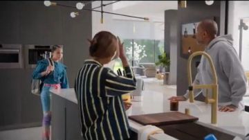 Tie dye Print Jeans usados por Izzy Barris (Scarlet Spencer) en #blackAF Temporada 1 Episodio 2