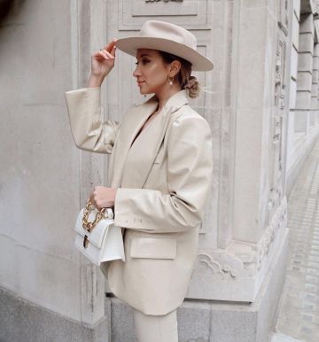 Boyfriend Fit Pleather Blazer de Gabriele Gzimailaite sur l'Instagram account @gabrielegz