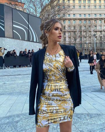 Vestido Versace Bodycon usado por Maja Malnar en la cuenta de Instagram @majamalnar