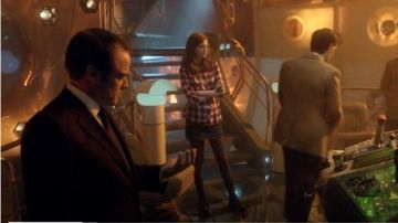 Mini-Jupe en jean porté par Amy Pond (Karen Gillan) dans Doctor Who Saison 6 Épisode 2