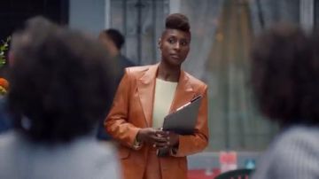 Cuir Wrap Jupe Marron porté par Issa Dee (Issa Rae) dans l'Insécurité Saison 4 Épisode 1