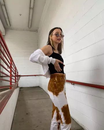 UNIF Debbie Corset of Emma Chamberlain on the Instagram account @_emmachamberlain April 16, 2020