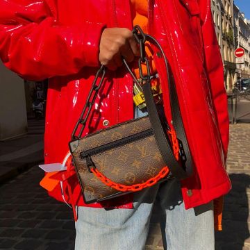 El bolso Louis Vuitton Mini Soft Trunk Monogram Brown/Orange usado por Meryl en su cuenta de Instagram @meryl.gg