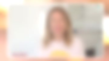 Le sweat rose soleil de Agathe Lecaron dans La maison des maternelles