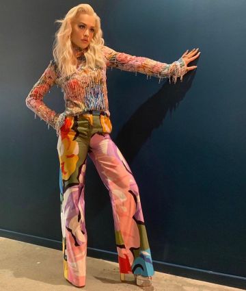 Escada Résidence de Collecte de Soie Floral Pantalon de Rita Ora sur l'Instagram account @ritaora 14 avril 2020