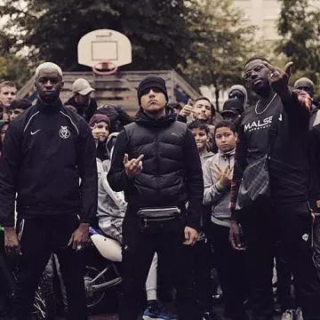 La veste à capuche sans manche Puma portée par PLK sur son compte Instagram @plkpb 