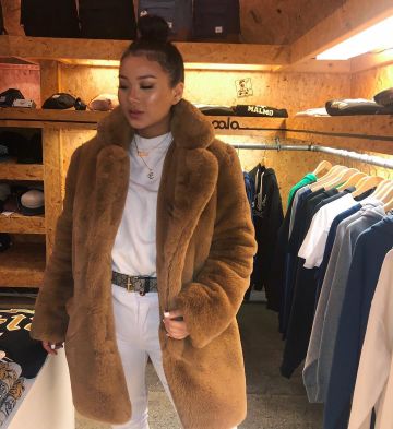 Faux Manteau de Fourrure de Helena sur son Instagram account @hhelenanguyen