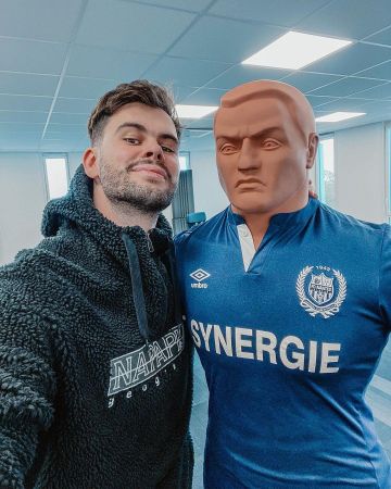 La sudadera con capucha Napapijri que lleva Romain G en su cuenta de Instagram @levraibouseuh