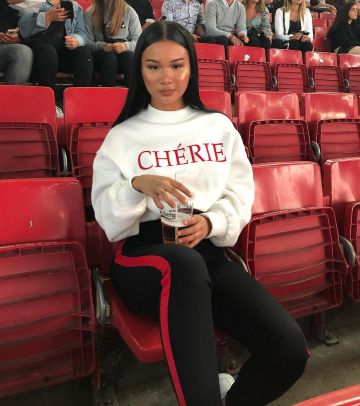 Asos Sifflets Cherie sweat-shirt brodé de Helena sur son Instagram account @hhelenanguyen