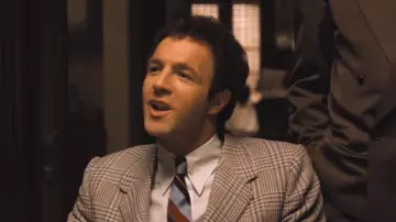 La camisa blanca crema usada por Santino Corleone (James Caan) en El Padrino, Parte 2