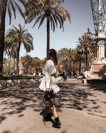 Vestido túnica de Gabriele Gzimailaite en la cuenta de Instagram @gabrielegz