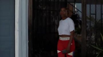 Leggings gráficos para mujer usados por Issa Dee (Issa Rae) en Insecure Temporada 4 Episodio 2