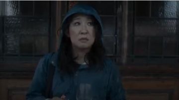 Wa­ter­proof Long Jack­et worn by Eve Polastri (Sandra Oh) in Killing Eve Season 3 Episode 2