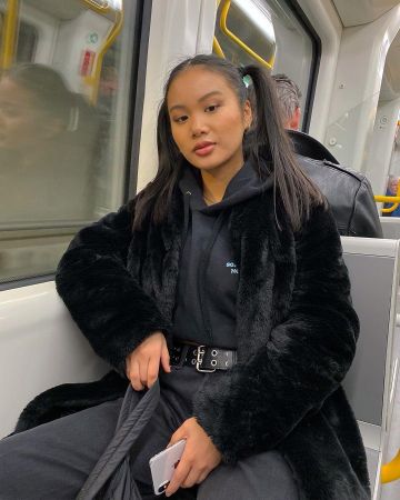 Collier surdimensionné Faux Manteau de Fourrure de Helena sur son Instagram account @hhelenanguyen