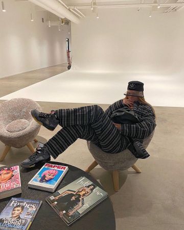 Zapatillas Nike Jordan 5 Retro Off-White Black usadas por Kylie Jenner en su cuenta de Instagram @kyliejenner