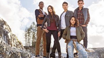 Vans vérifiez conseil classic slip-on chaussures portés par Billy / Bleu Ranger (RJ Cyler) dans Power Rangers Promotionnelle