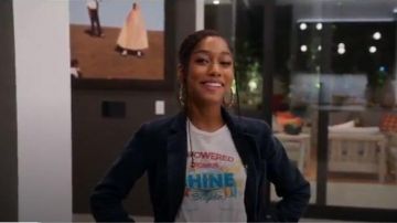 Pink Graphic Tee worn by Drea Barris (Iman Benson) in #blackAF Season 1 Episode 4