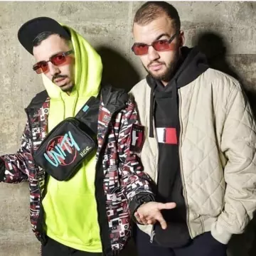 Le sweatshirt à capuche Tommy Hilfiger noir porté par Oli Ordonez sur le compte Instagram de @bigfloetolicestlavie 