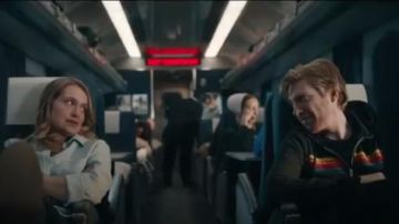 Stripe Hood­ie worn by Billy Johnson (Domhnall Gleeson) in Run Season 1 Episode 2