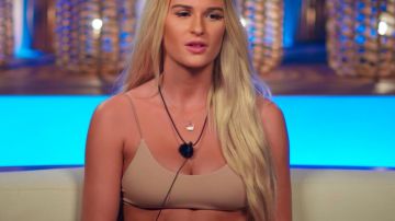 Le bikini beige porté par Haley dans Séduction Haute Tension