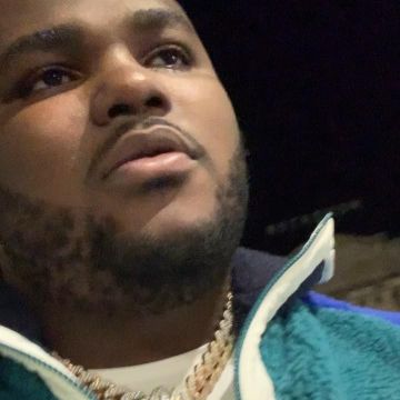 La chaqueta de invierno de lana con cremallera Nike que lució Tee Grizzley en su cuenta de Instagram @tee_grizzley