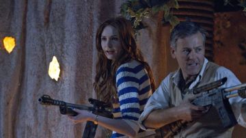 Pull rayé porté par Amy Pond (Karen Gillan) dans Doctor Who (S07E02)