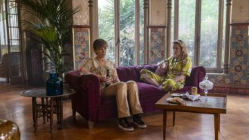Léopard baskets portées par Dasha (Harriet Walter) dans le Meurtre de Veille (S03E02)