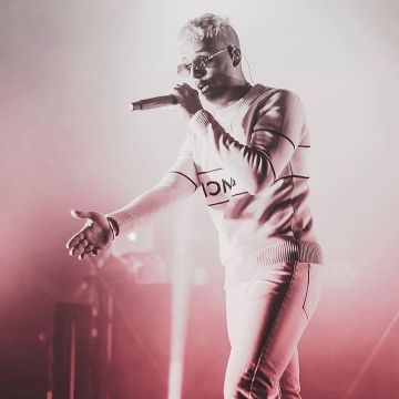 The wool sweater Givenchy worn by PLK on the account Instagram of @_plkpb 