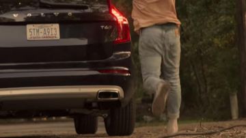 Denim light wash Levi's jeans worn by John B (Chase Stokes) as seen in Outer Banks (S01E04)