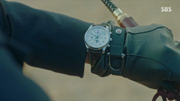 Longines Moonphase Reloj de Hombre usado por Lee Gon (Lee Min-ho) en The King: Eternal Monarch Episodio 1