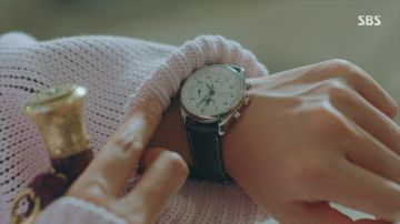 Reloj Longines Moonphase usado por Lee Gon (Lee Min-ho) en The King: Eternal Monarch Episodio 2
