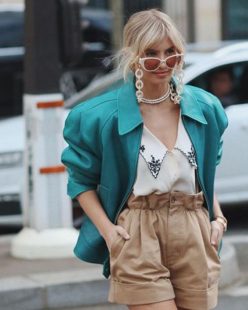 Miu Miu Brodé à Col Pointu Chemisier de Xenia Adonts sur son Instagram account @xeniaadonts