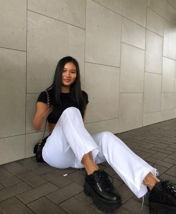 Nu Wolfe Noir Sportif en Cuir de Plate-forme de Baskets de Helena sur son Instagram account @hhelenanguyen
