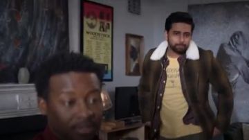 Laine à Carreaux de la Voiture Manteau porté par Rakesh (Suraj Sharma) en Dieu demande d'ami Me Saison 2 Épisode 20