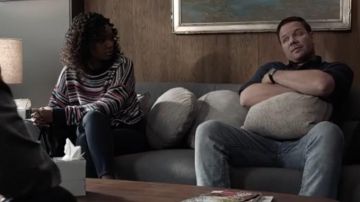 Arc-en-ciel à Rayures Chenille Chandail porté par la Grâce de Ryder (Sierra McClain) dans le 9-1-1: Lone Star Saison 1 Épisode 2