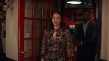 Vestido Burnout de manga larga usado por Cara Bloom (Violett Beane) en God Friended Me Temporada 2 Episodio 20