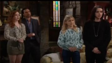 Drapey cravate de cou de haut en peau de serpent impression porté par Mariah Copeland (Camryn Grimes) comme on le voit sur les Jeunes et Les Agités 20 avril 2020