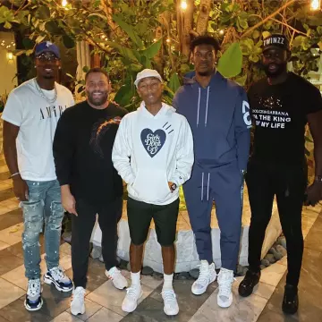 The pair of Nike Blazer Mid cardigan White Grey worn by Jimmy Butler on the account Instagram of @pharrell