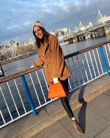Botas Marrones de Louise Roe en la cuenta de Instagram @louiseroe