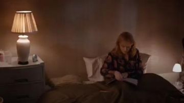 Juego de pijama clásico con estampado de tigre usado por Beth Boland (Christina Hendricks) en Good Girls Temporada 3 Episodio 9