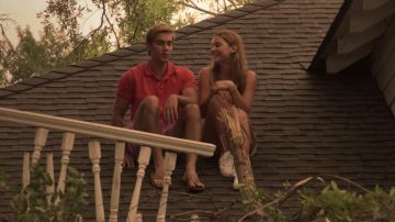 Steve Madden Espadrilles Blanches portées par Sarah Cameron (Madelyn Cline) dans les Outer Banks Saison 1 Épisode 2