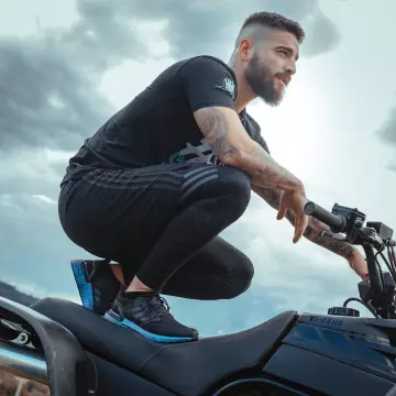 Les sneakers Adidas Ultraboost20 portées par Maluma sur son compte Instagram @maluma