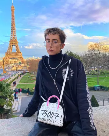 El bolso de Balenciaga que lució Lythan Cottaz en su cuenta de Instagram @lythancottaz