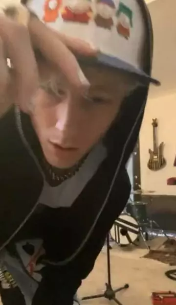 La casquette Huf X South Park portée par Machine Gun Kelly sur son compte Instagram @machinegunkelly