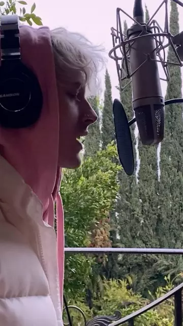 La doudoune Nasa Space Heron Preston portée par Machine Gun Kelly sur son compte Instagram @machinegunkelly