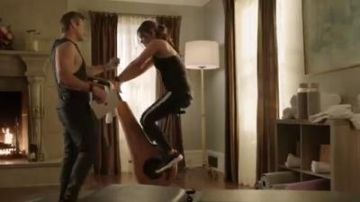 Le Côté noir Leggins porté par Cristal Carrington (Daniella Alonso) dans la Dynastie Saison 3 Épisode 18